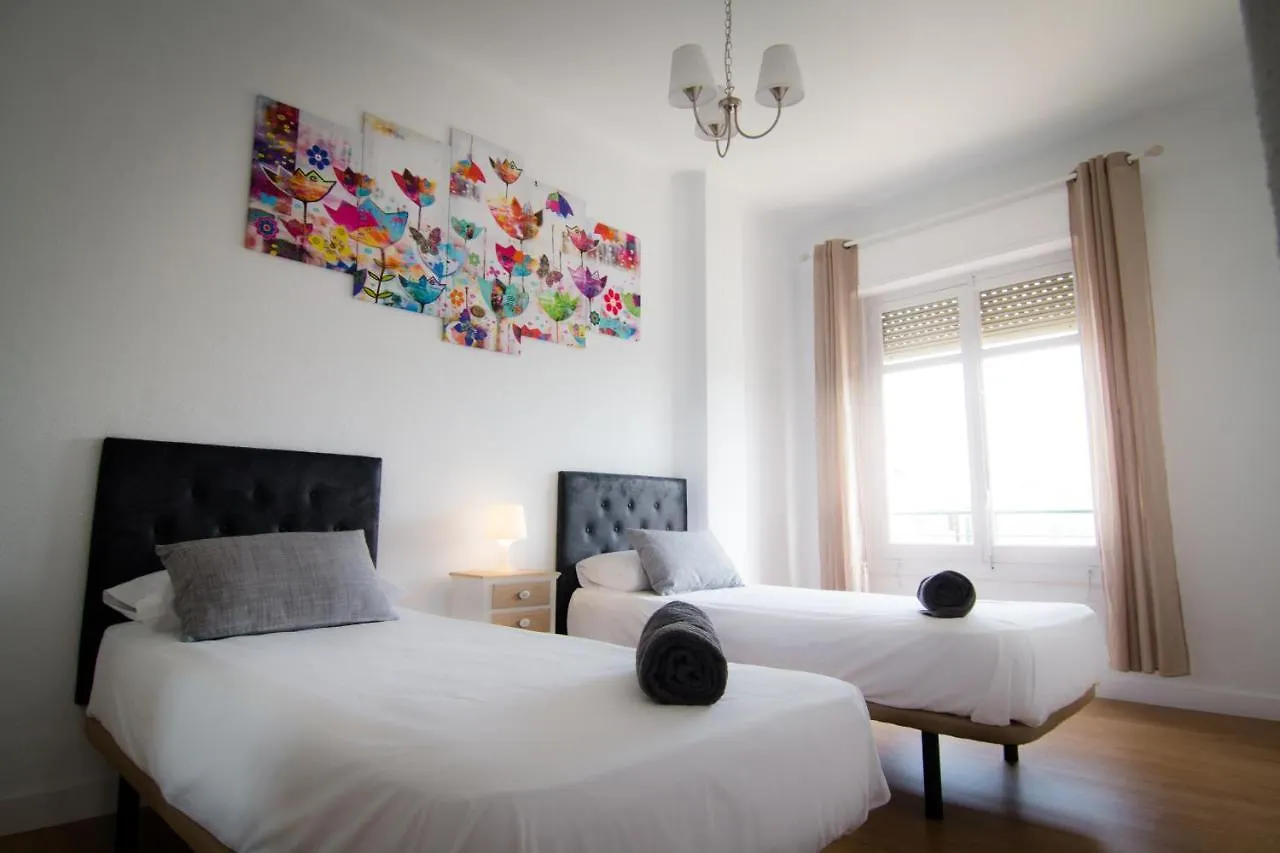 Holidays2Malaga Terraza & Junto Puerto Deportivo Appartement