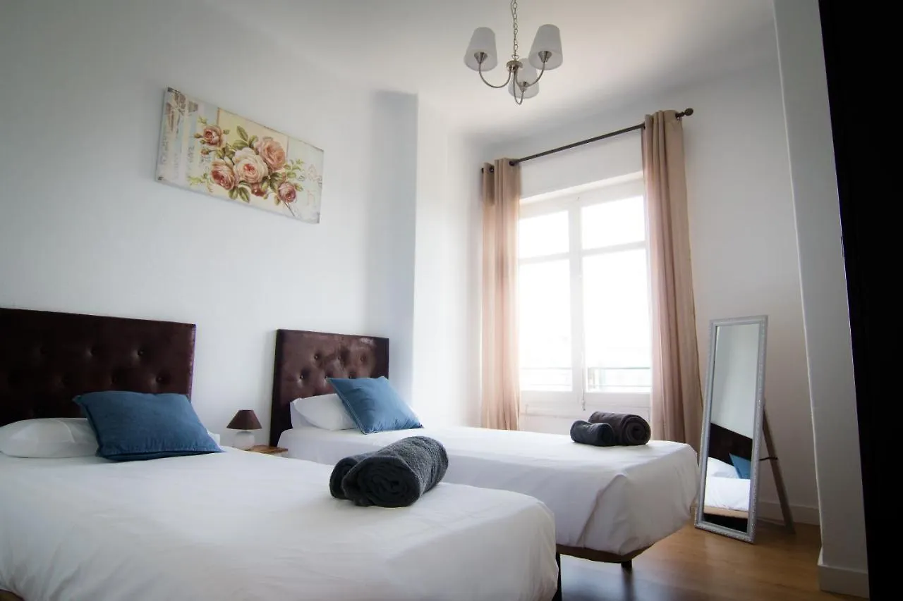 Holidays2Malaga Terraza & Junto Puerto Deportivo Appartement