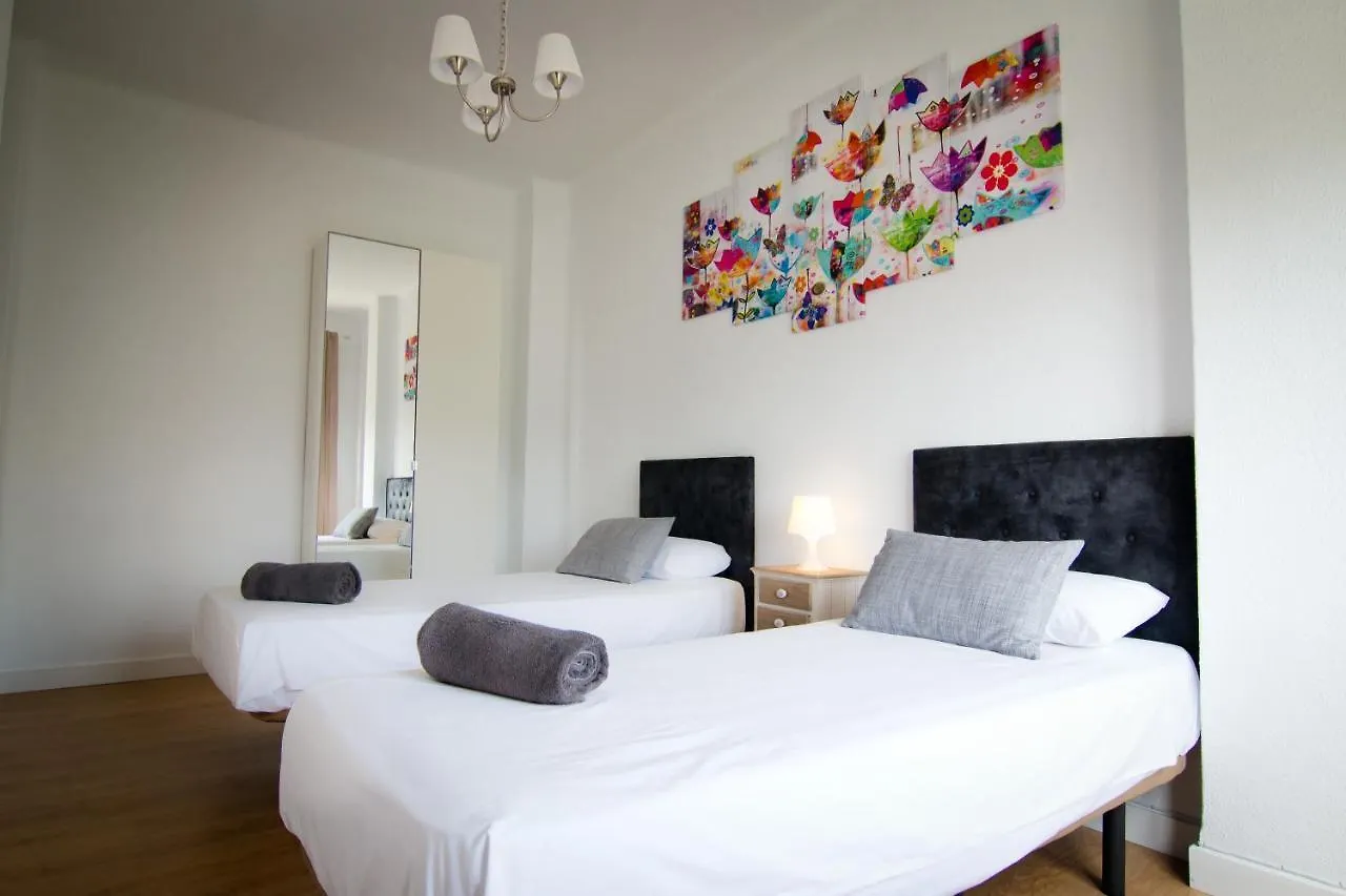 Holidays2Malaga Terraza & Junto Puerto Deportivo Appartement